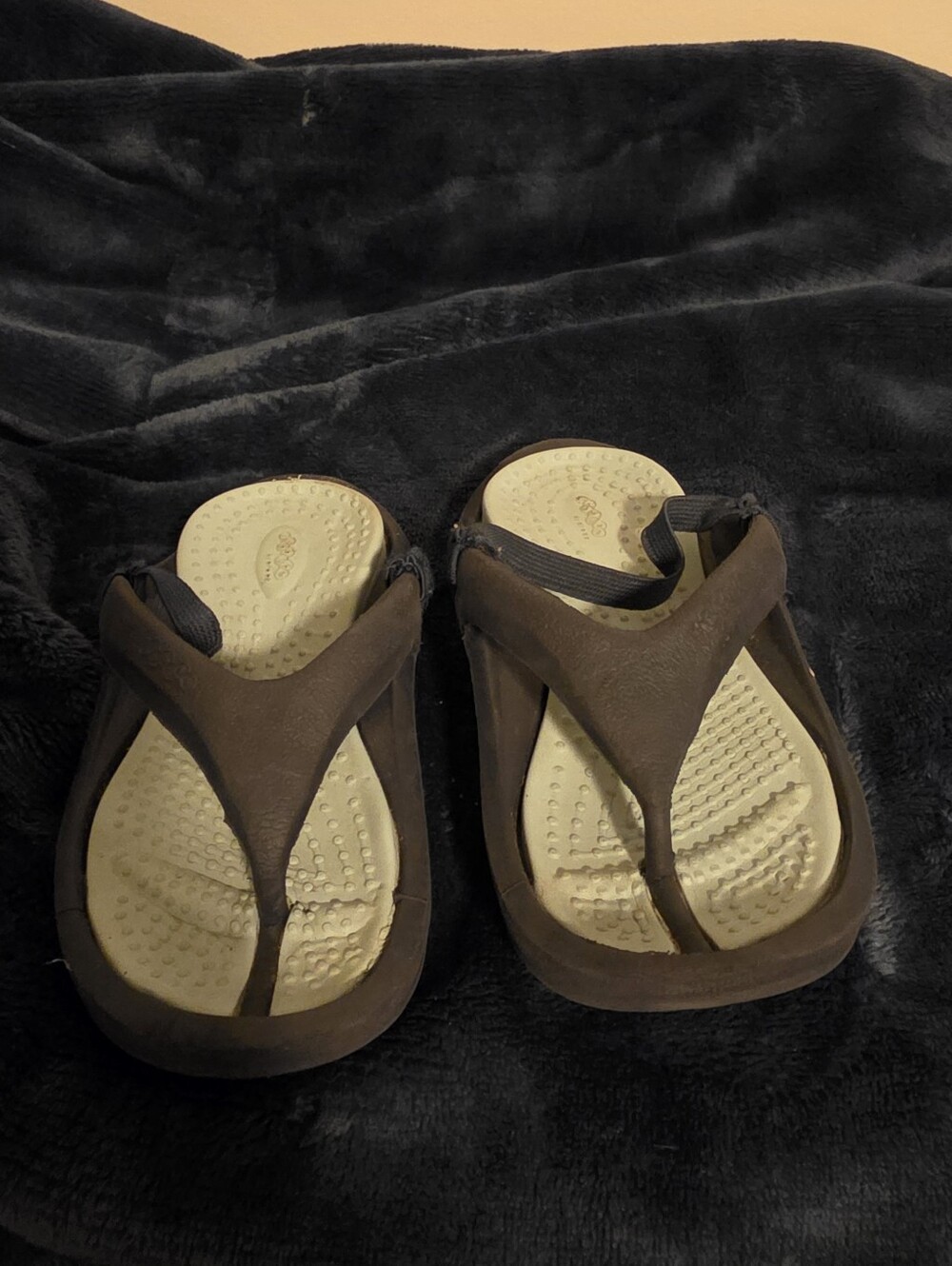 Jibbetz By CROCS Brown and Cream Kids Thong Sandals